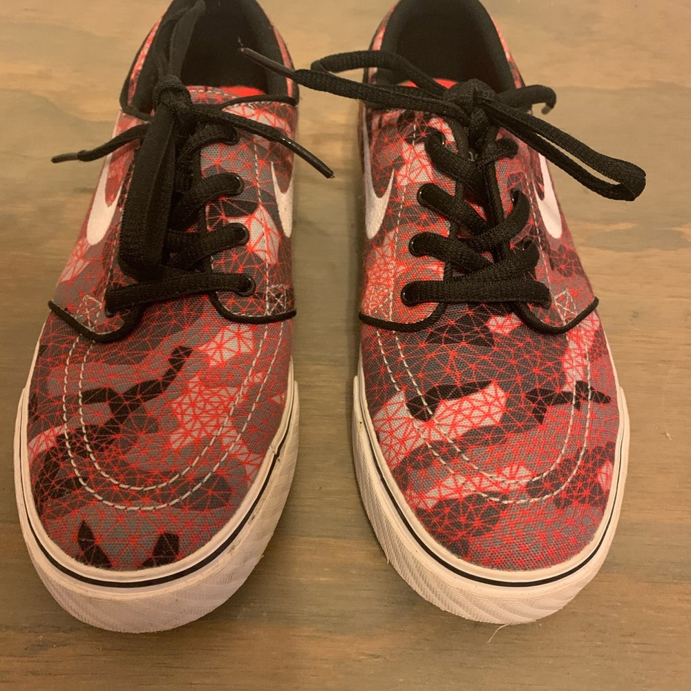 Red Camo Special Edition Nike Stefan Janoski
